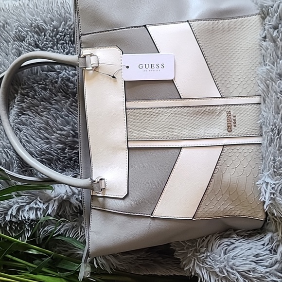 Guess Handbags - NEW Guess tote bag